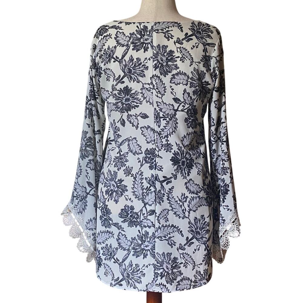 ASTR Women's BOHO Dress,White Black Floral, Lace Trim Bell Sleeve, L, Mini Dress - Picture 2 of 7
